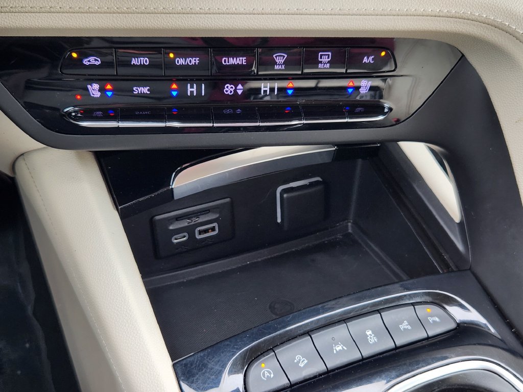 Used 2021 Buick Envision Avenir w/ Technology Package II AWD/4WD image 10