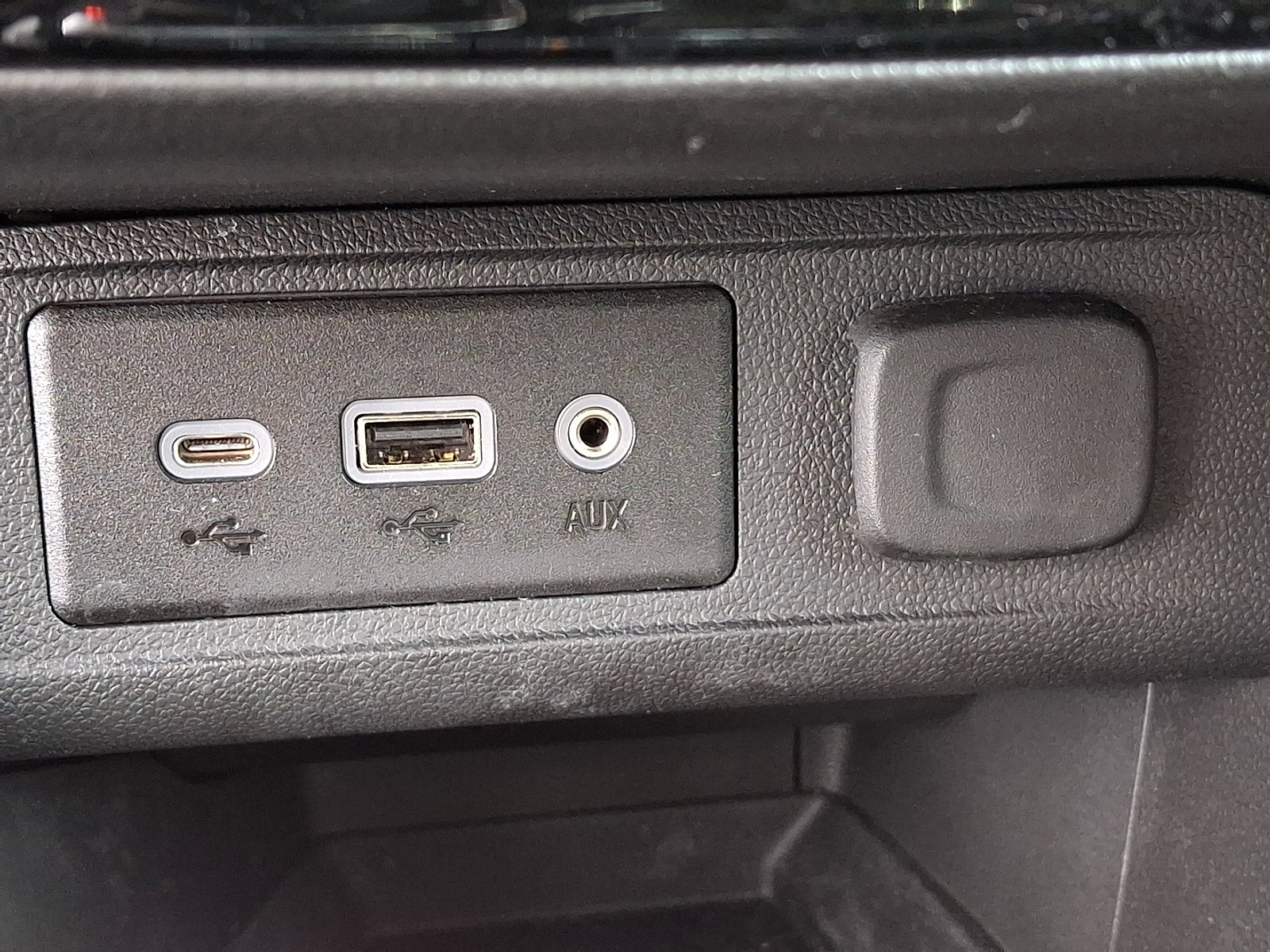 Certified 2022 Buick Encore GX Preferred w/ Cold Weather Comfort Package image 25