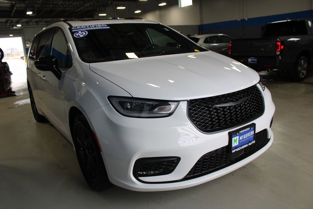 Used 2025 Chrysler Pacifica Limited FWD image 4