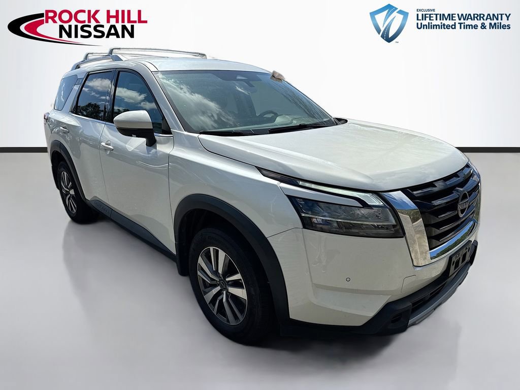 Used 2024 Nissan Pathfinder SL image 1