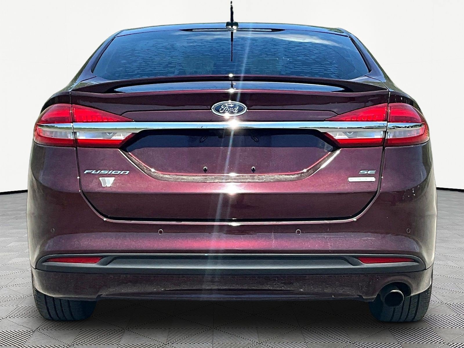 Used 2018 Ford Fusion SE w/ Equipment Group 201A FWD image 5