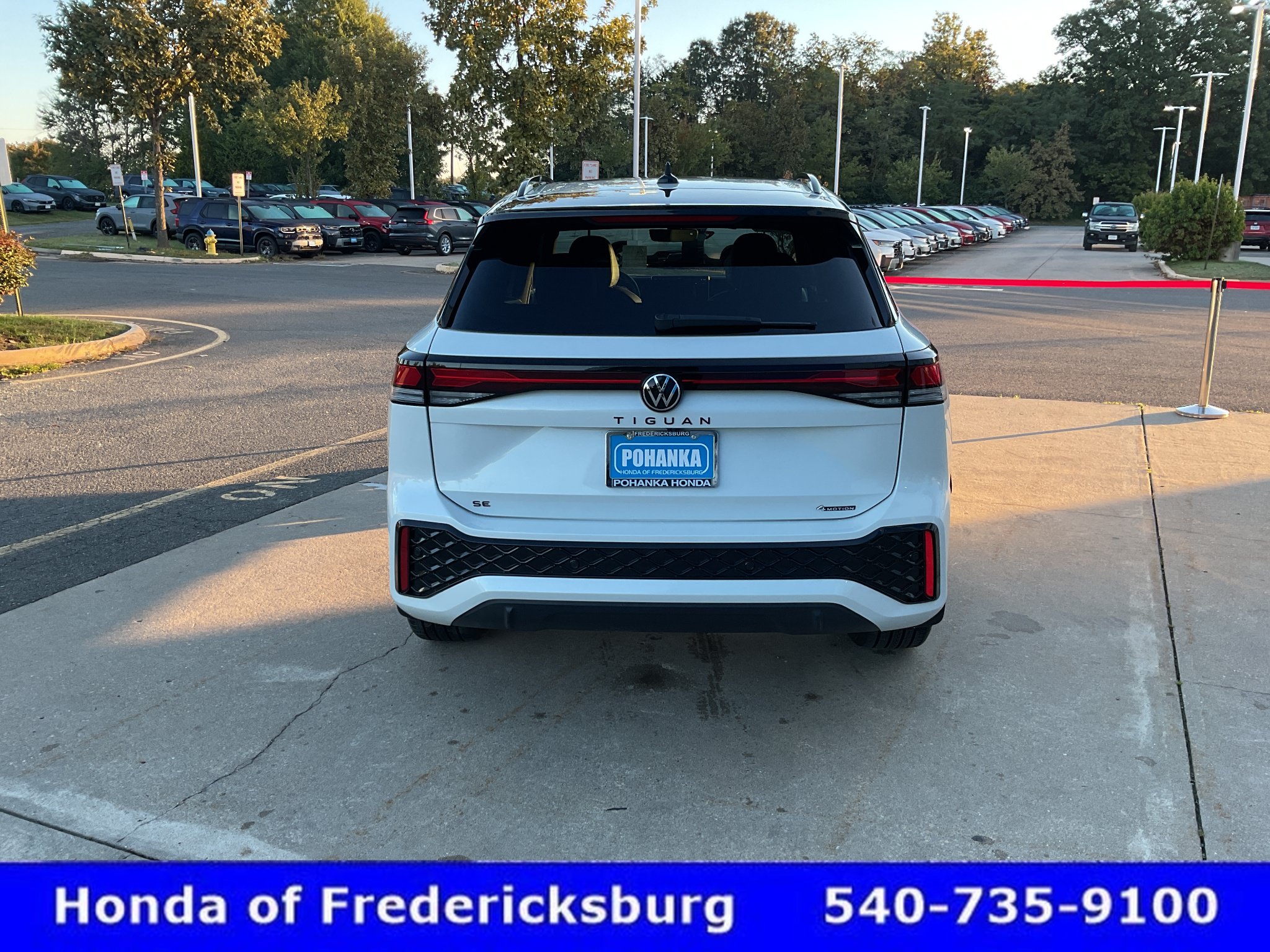 Used 2025 Volkswagen Tiguan SE R-Line AWD/4WD image 5