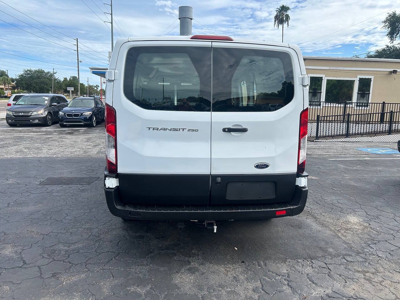 Used 2018 Ford Transit 250 130 Low Roof w/ Exterior Upgrade Package RWD image 5