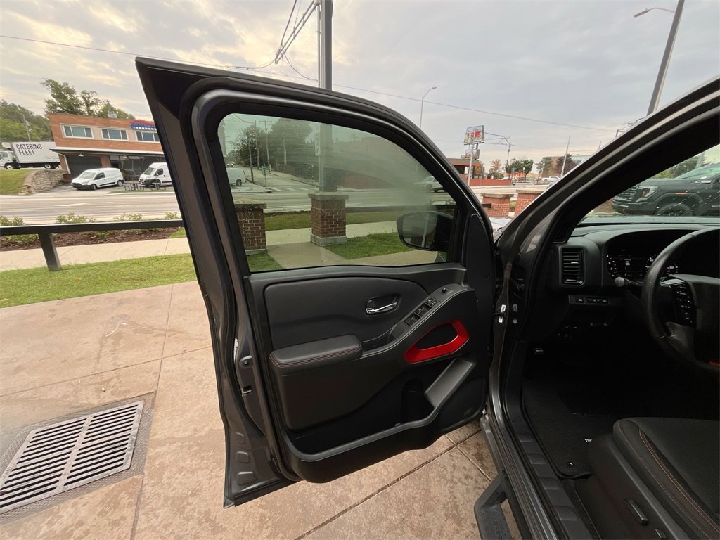 Used 2023 Nissan Frontier PRO-4X w/ Tow Package image 15