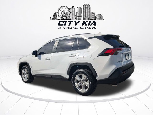 Used 2021 Toyota RAV4 XLE w/ Convenience Package FWD image 5