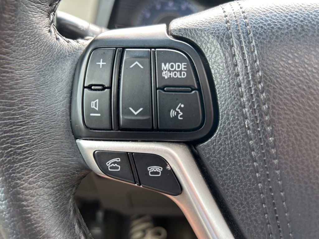 Used 2017 Toyota Sienna XLE w/ XLE Navigation Package image 28