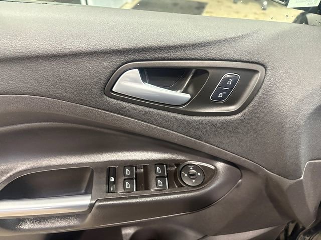 Used 2017 Ford C-MAX SE image 16