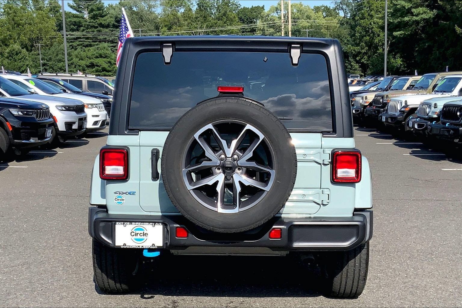 Used 2024 Jeep Wrangler Unlimited w/ Convenience Group AWD/4WD image 4