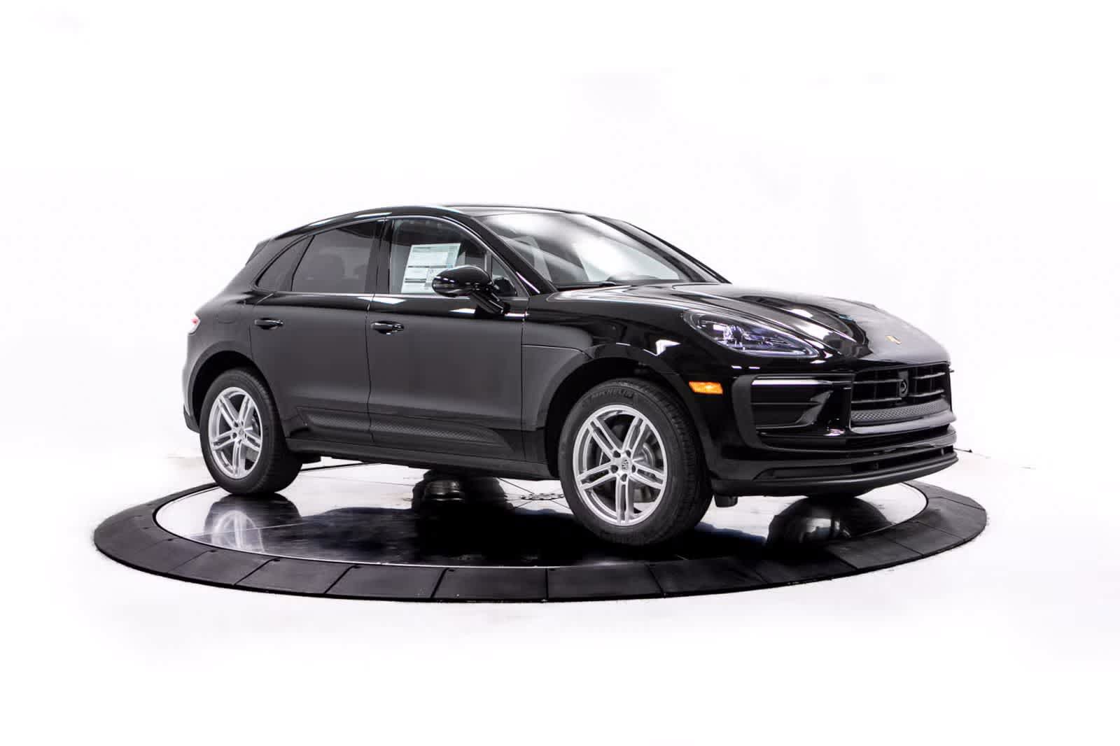 Certified 2026 Porsche Macan AWD/4WD image 9