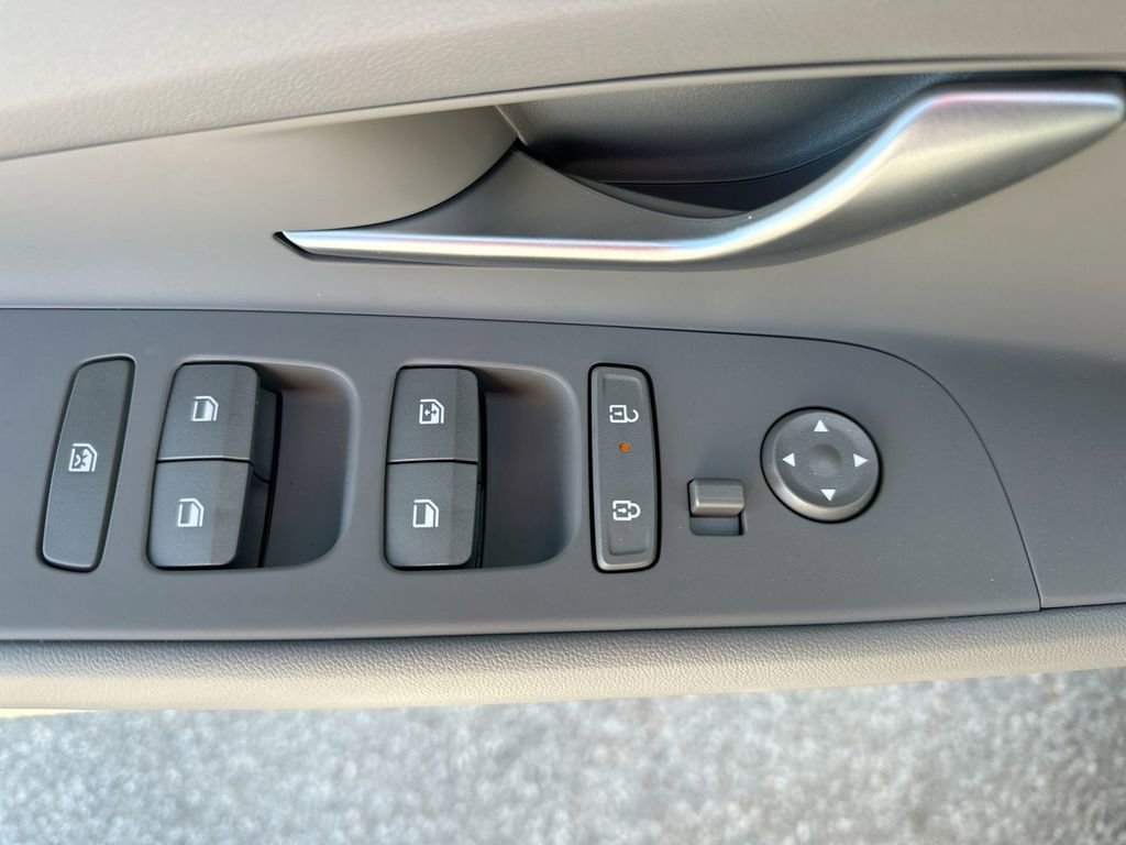 Used 2025 Hyundai Elantra Sport image 39