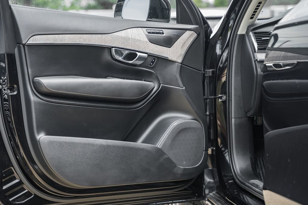 Used 2022 Volvo XC90 T6 Inscription w/ Climate Package image 32