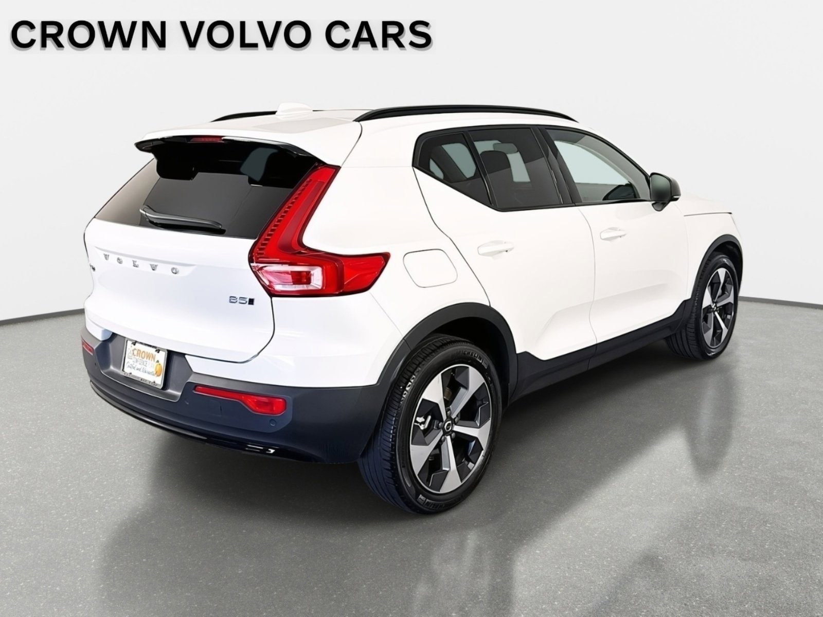 Used 2023 Volvo XC40 B5 Plus w/ Protection Package Premier AWD/4WD image 6