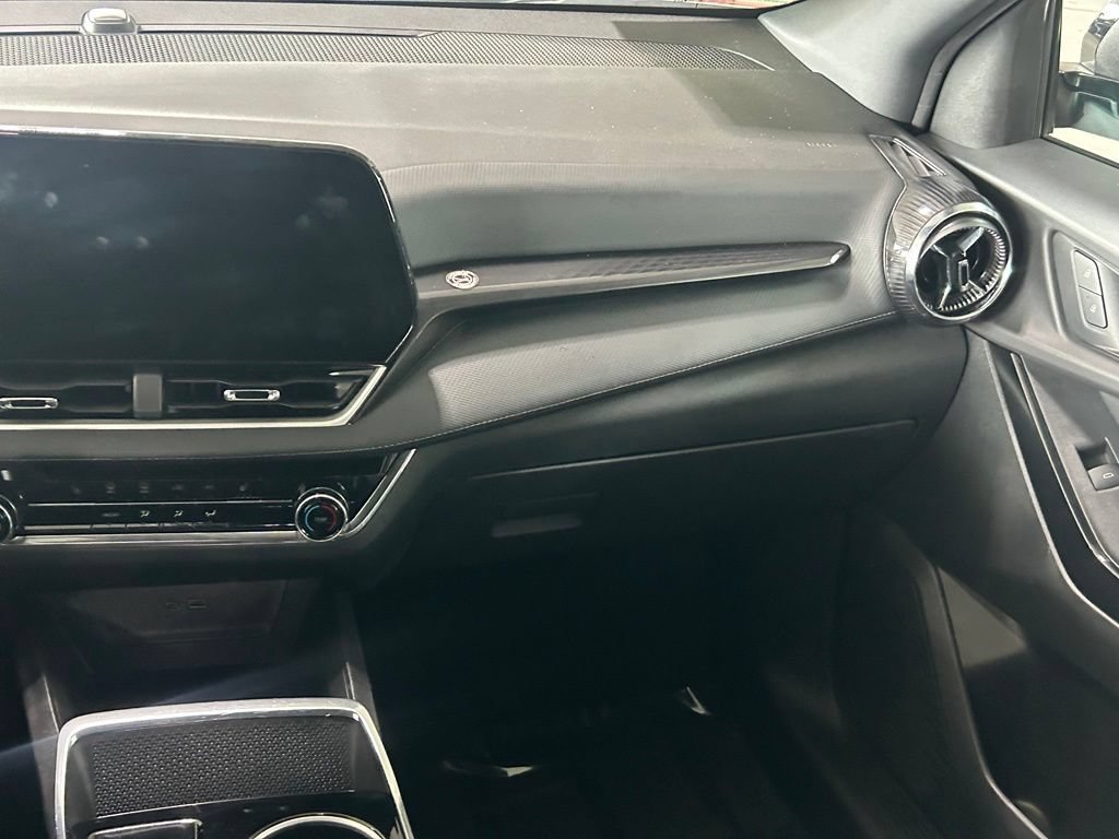 Used 2025 Chevrolet Equinox LT FWD image 11