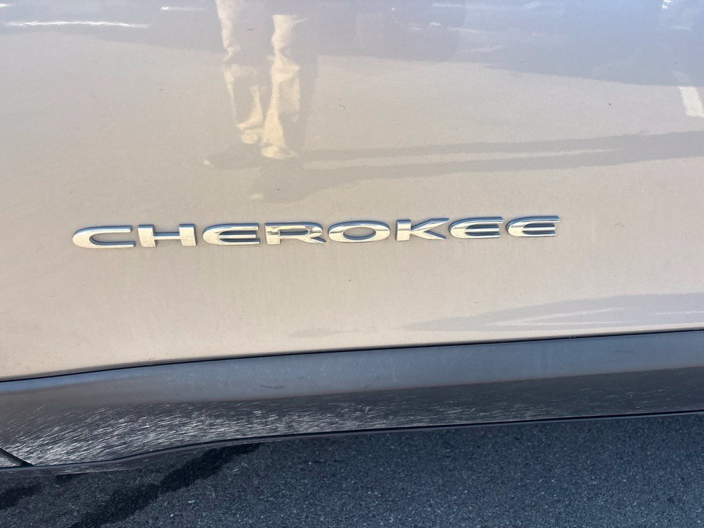 Used 2020 Jeep Cherokee Latitude FWD image 17