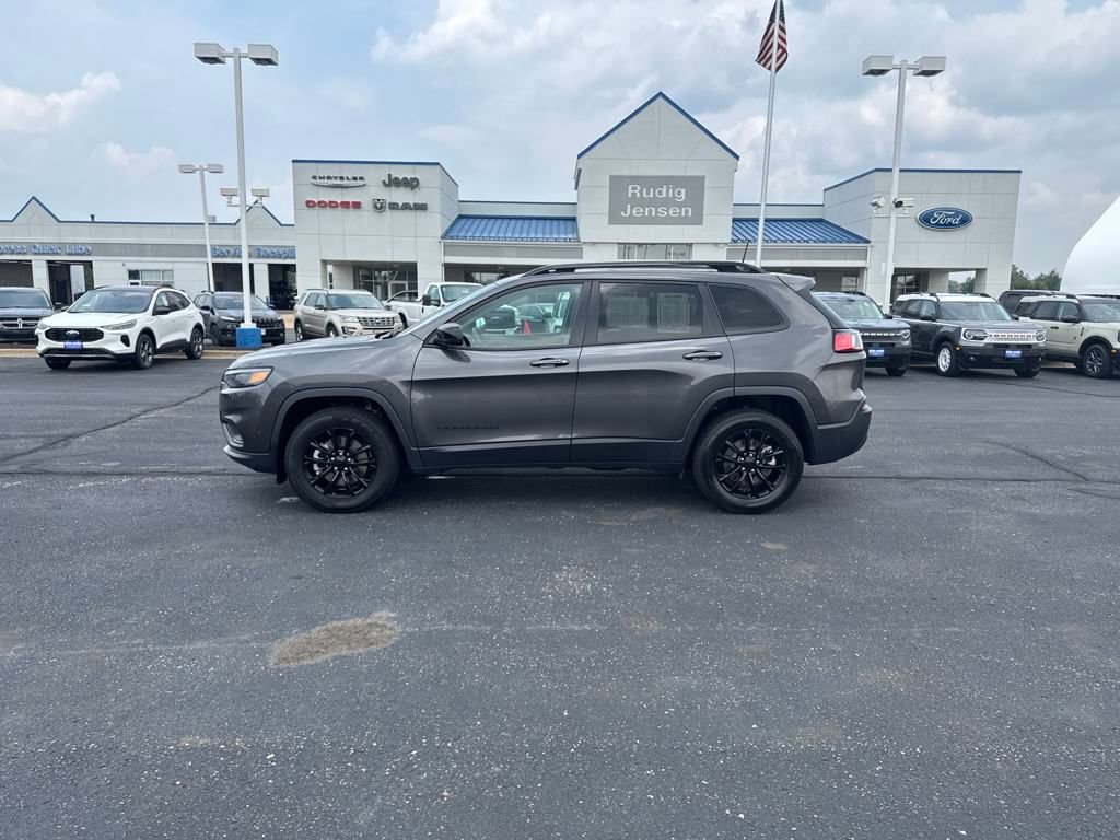 Used 2023 Jeep Cherokee Altitude Lux image 2