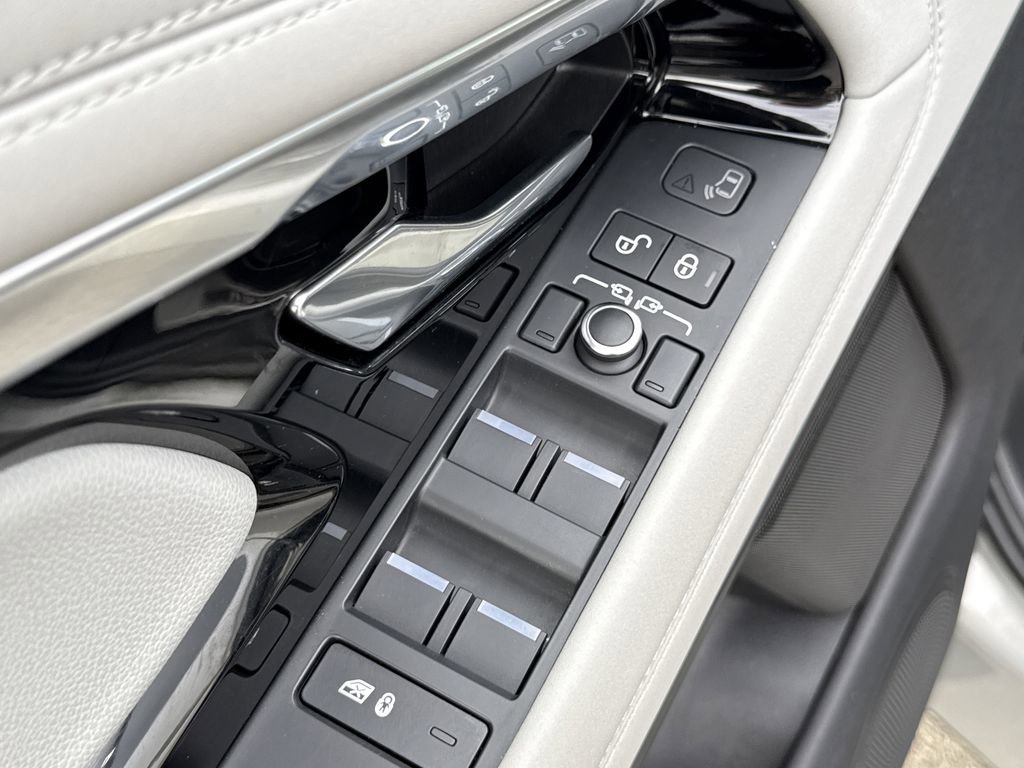 Used 2020 Land Rover Range Rover Evoque First Edition image 23