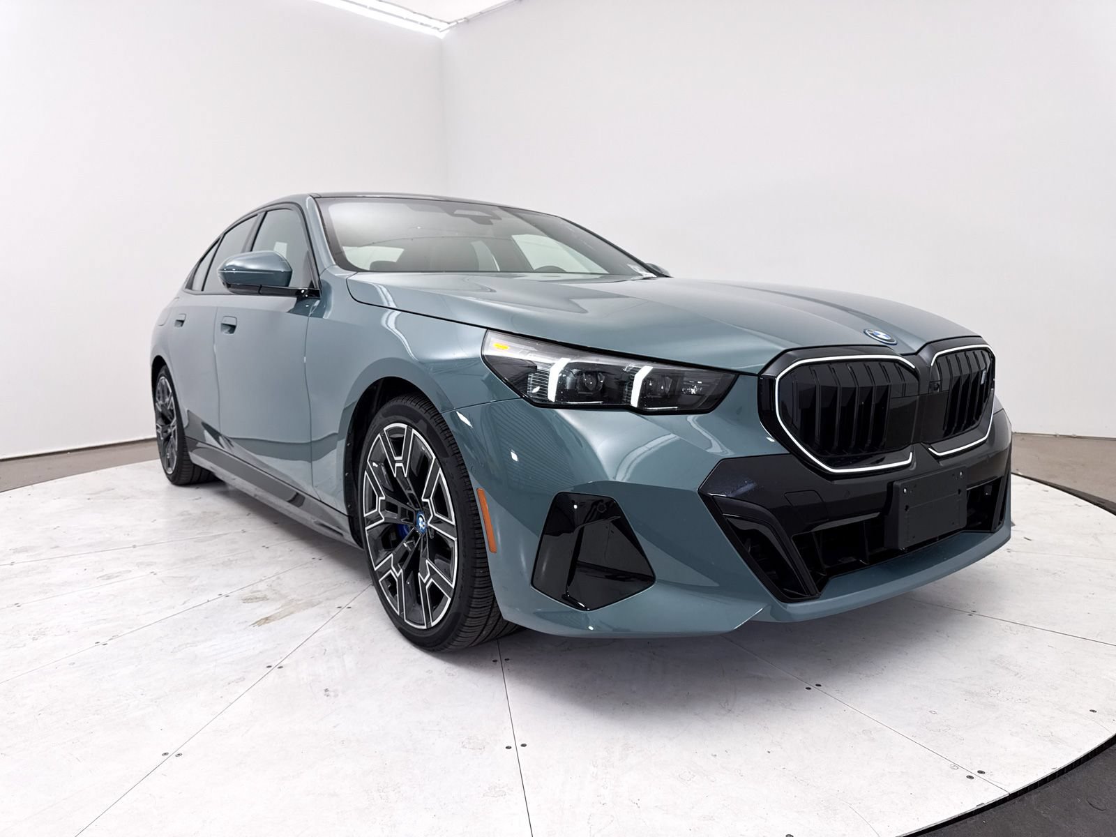 Used 2025 BMW i5 xDrive40 AWD/4WD image 15
