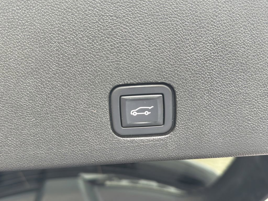 Used 2023 Cadillac XT6 Premium Luxury image 19