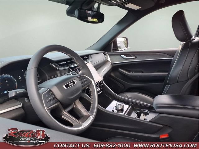 Used 2024 Jeep Grand Cherokee Limited w/ Black Appearance Package AWD/4WD image 7