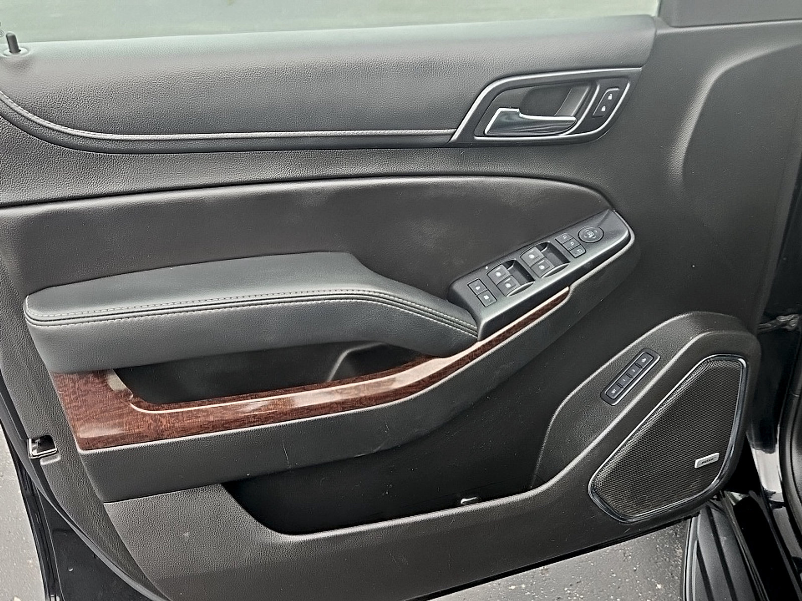 Used 2019 GMC Yukon SLT w/ Graphite Performance Edition AWD/4WD image 10