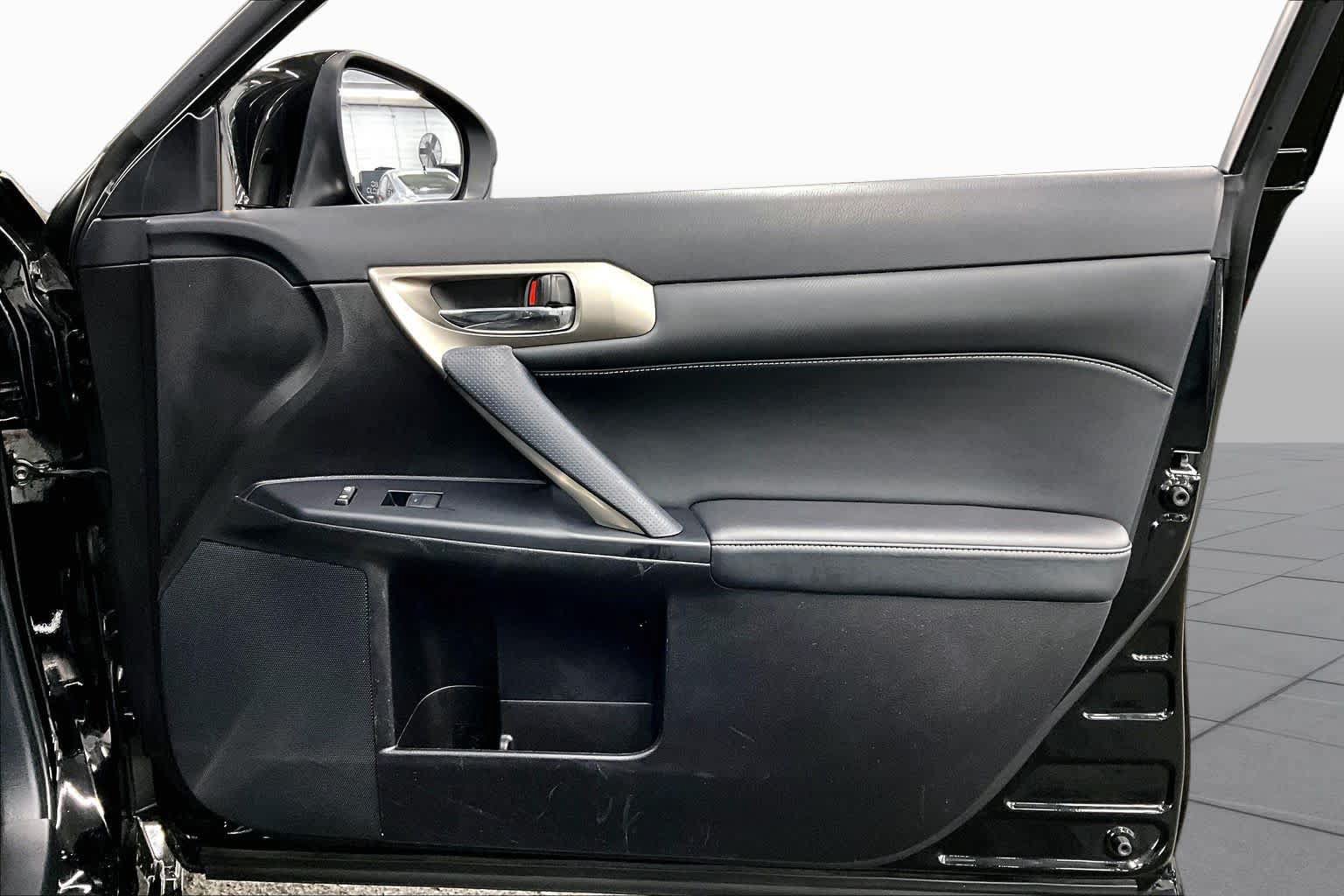 Used 2017 Lexus CT 200h w/ Navigation System Package FWD image 22