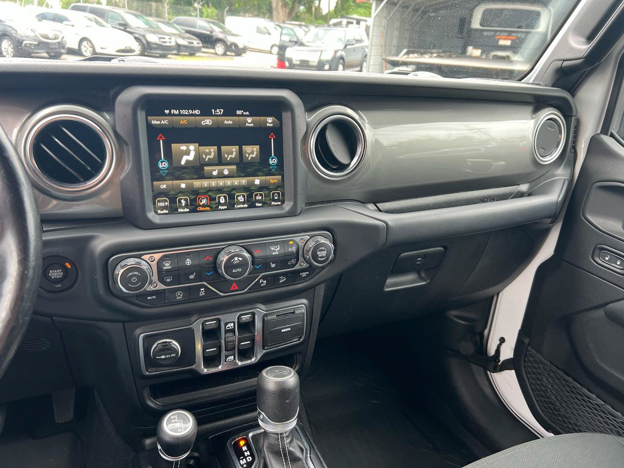 Used 2019 Jeep Wrangler Unlimited Sahara AWD/4WD image 13