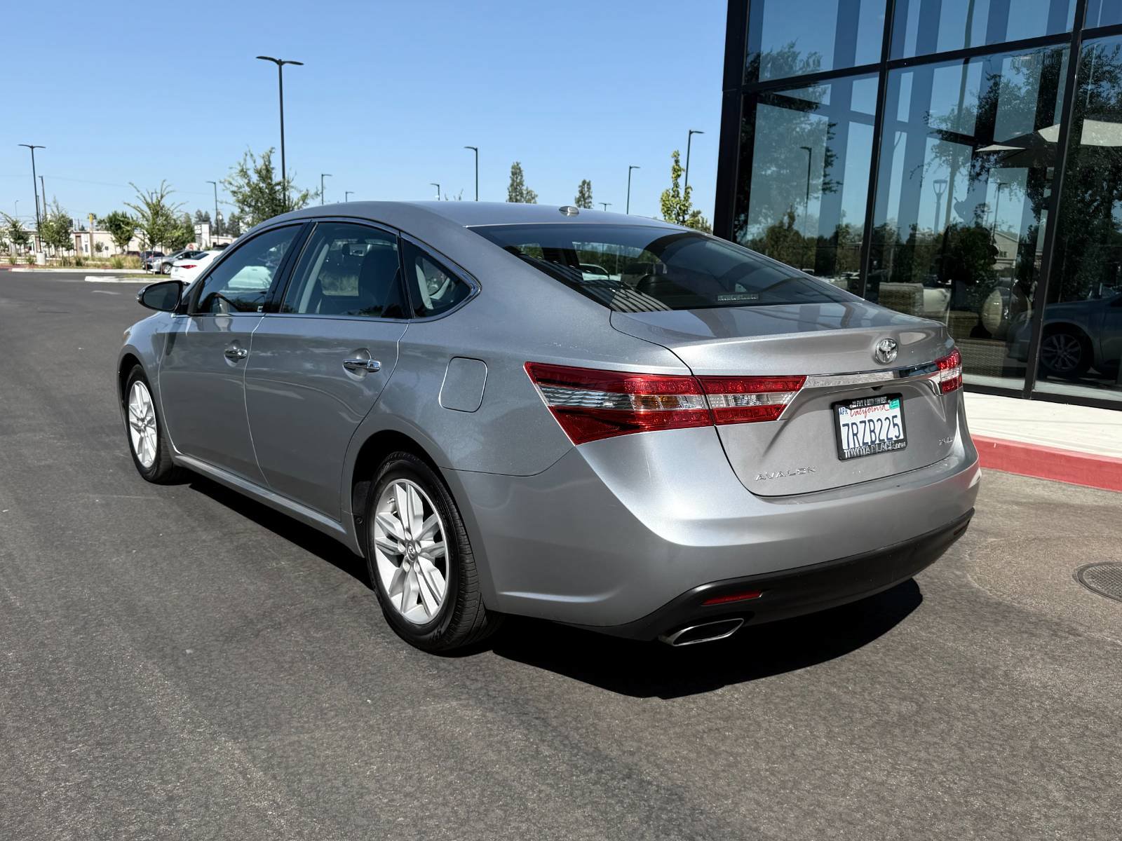Used 2015 Toyota Avalon XLE FWD image 9