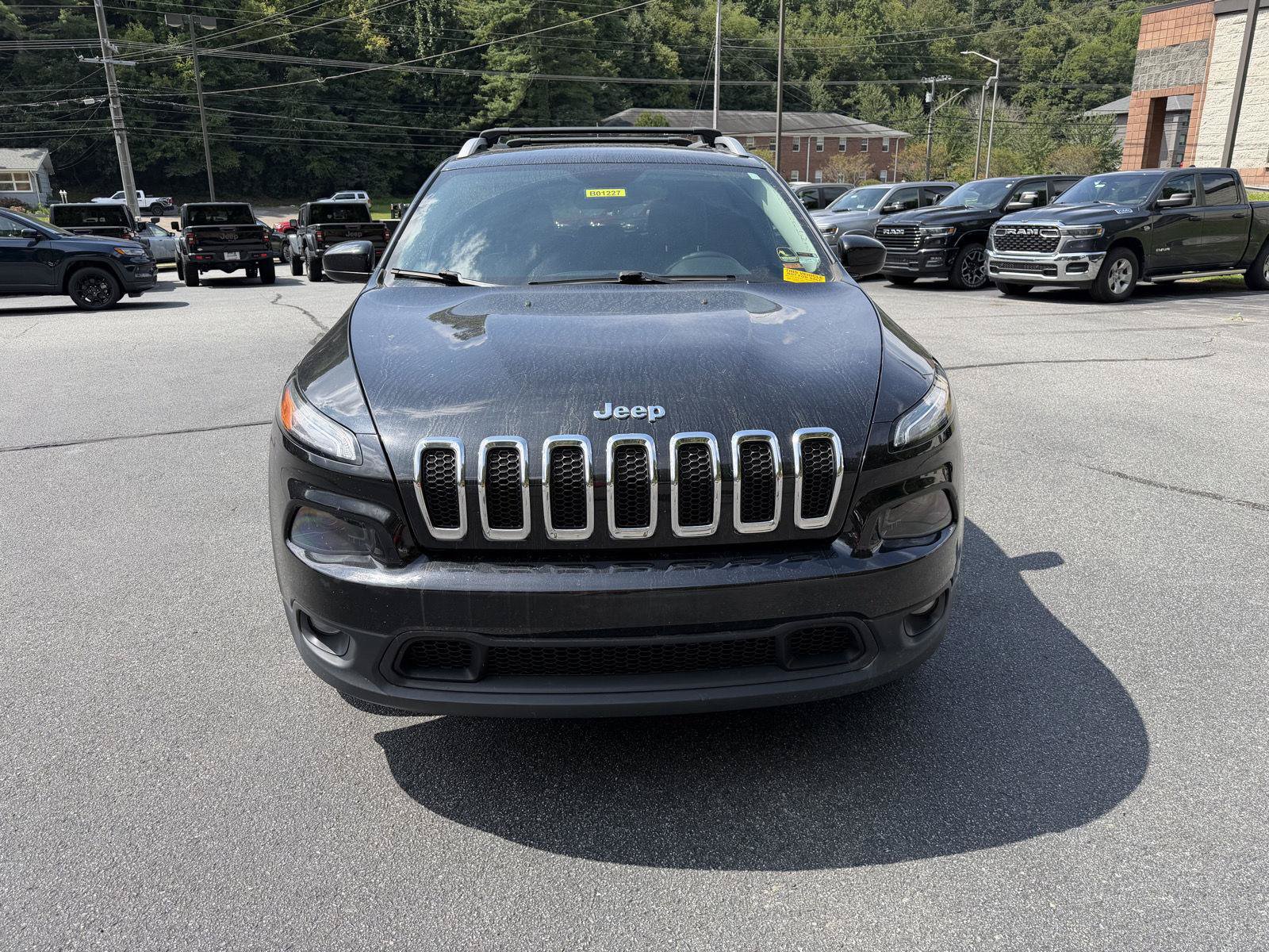 Used 2015 Jeep Cherokee Latitude w/ Trailer Tow Group AWD/4WD image 2