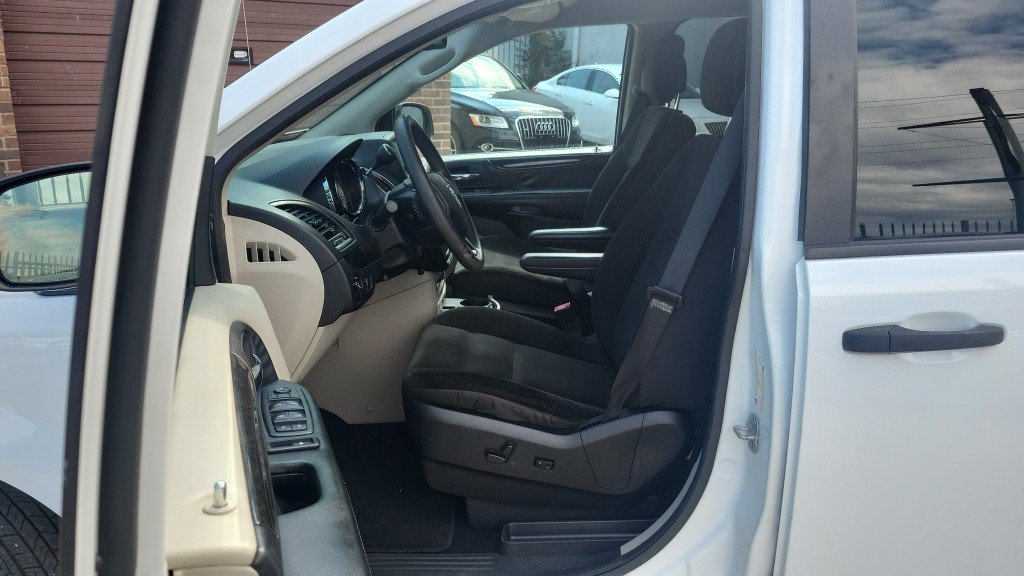 Used 2019 Dodge Grand Caravan SE FWD image 13