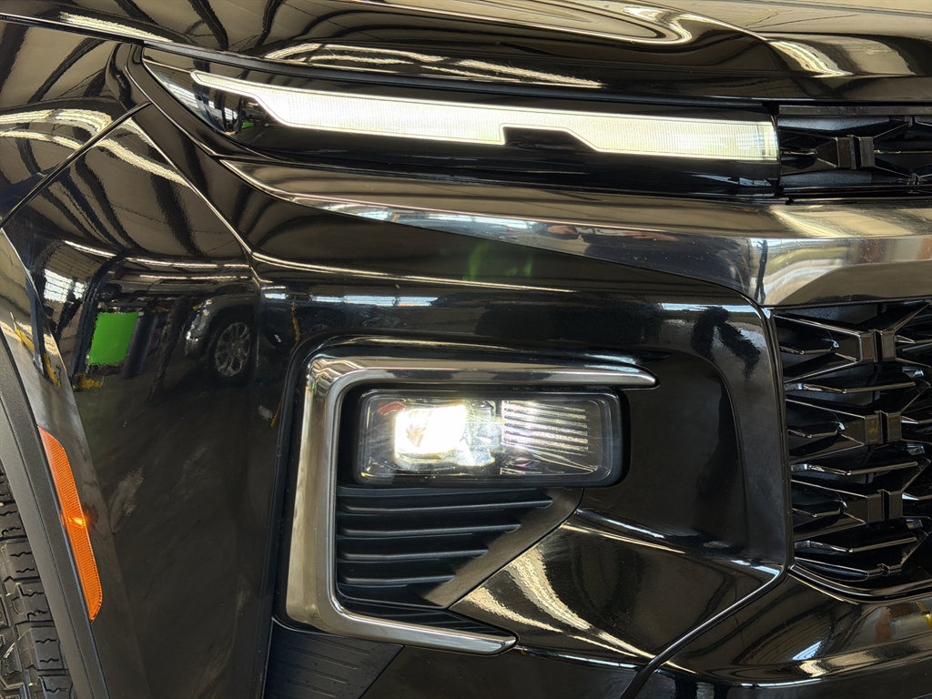 Used 2024 Chevrolet Traverse Z71 image 3