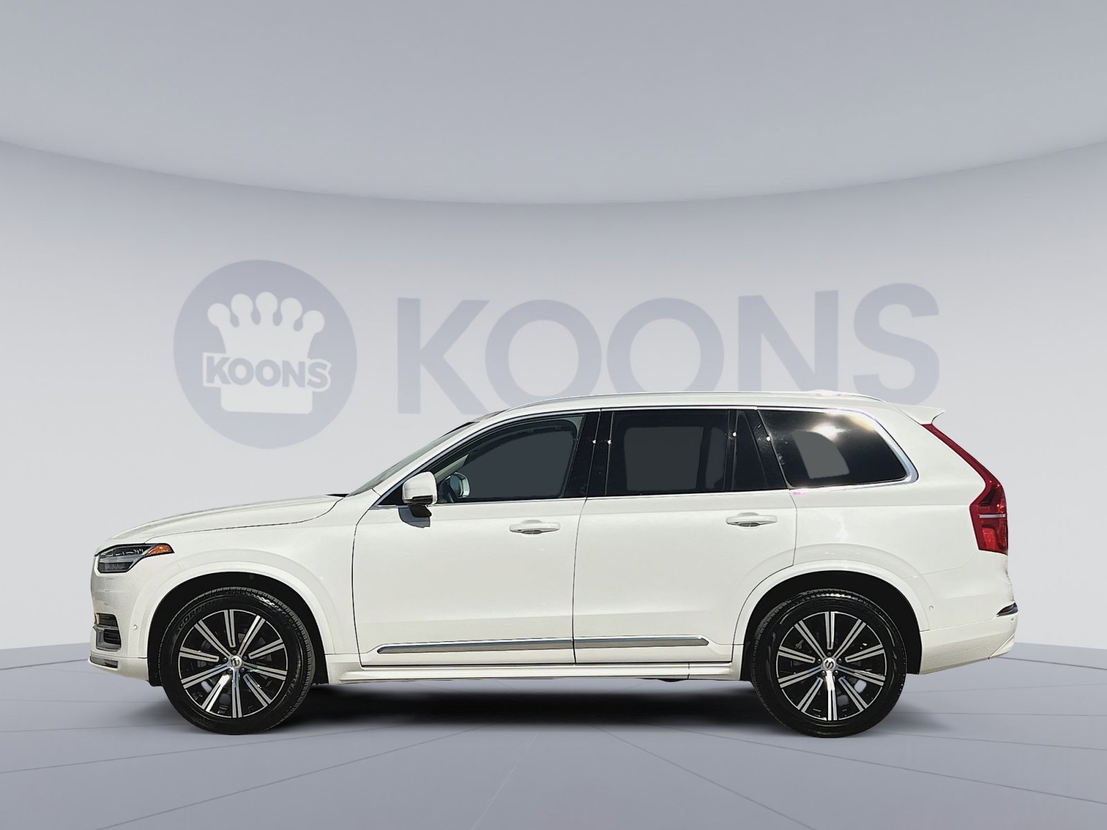 Certified 2025 Volvo XC90 B6 Plus image 2