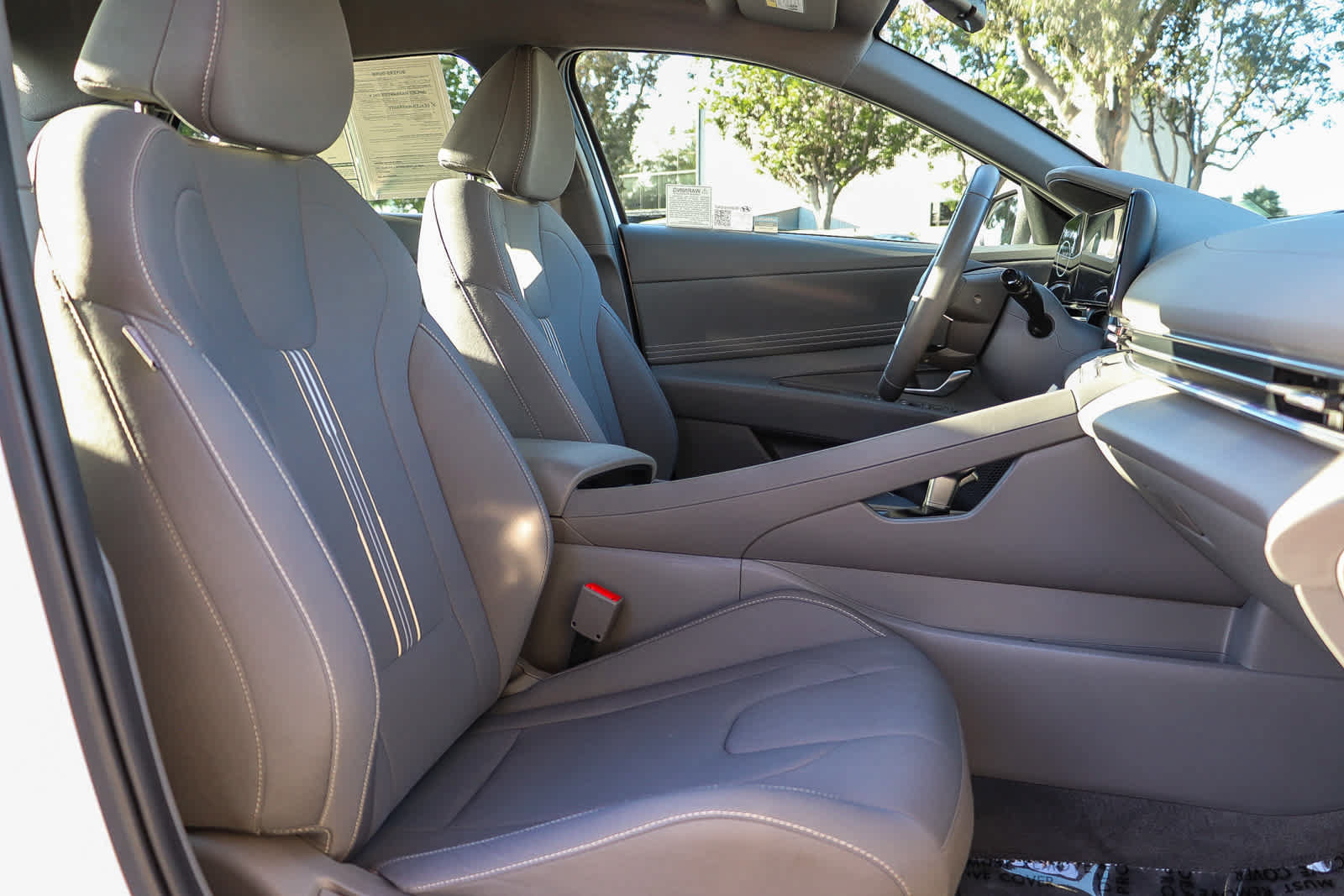 Used 2025 Hyundai Elantra SEL FWD image 17