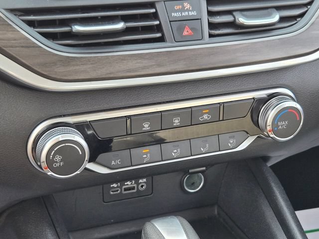 Used 2025 Nissan Altima 2.5 SV FWD image 32