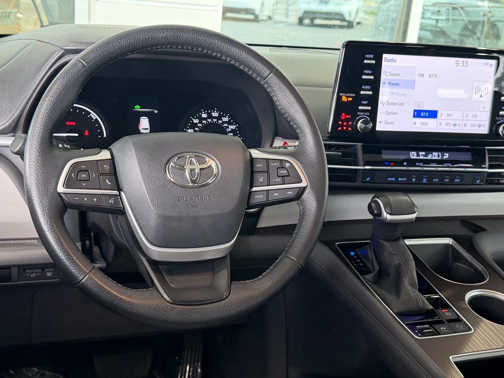 Certified 2021 Toyota Sienna XLE FWD image 32