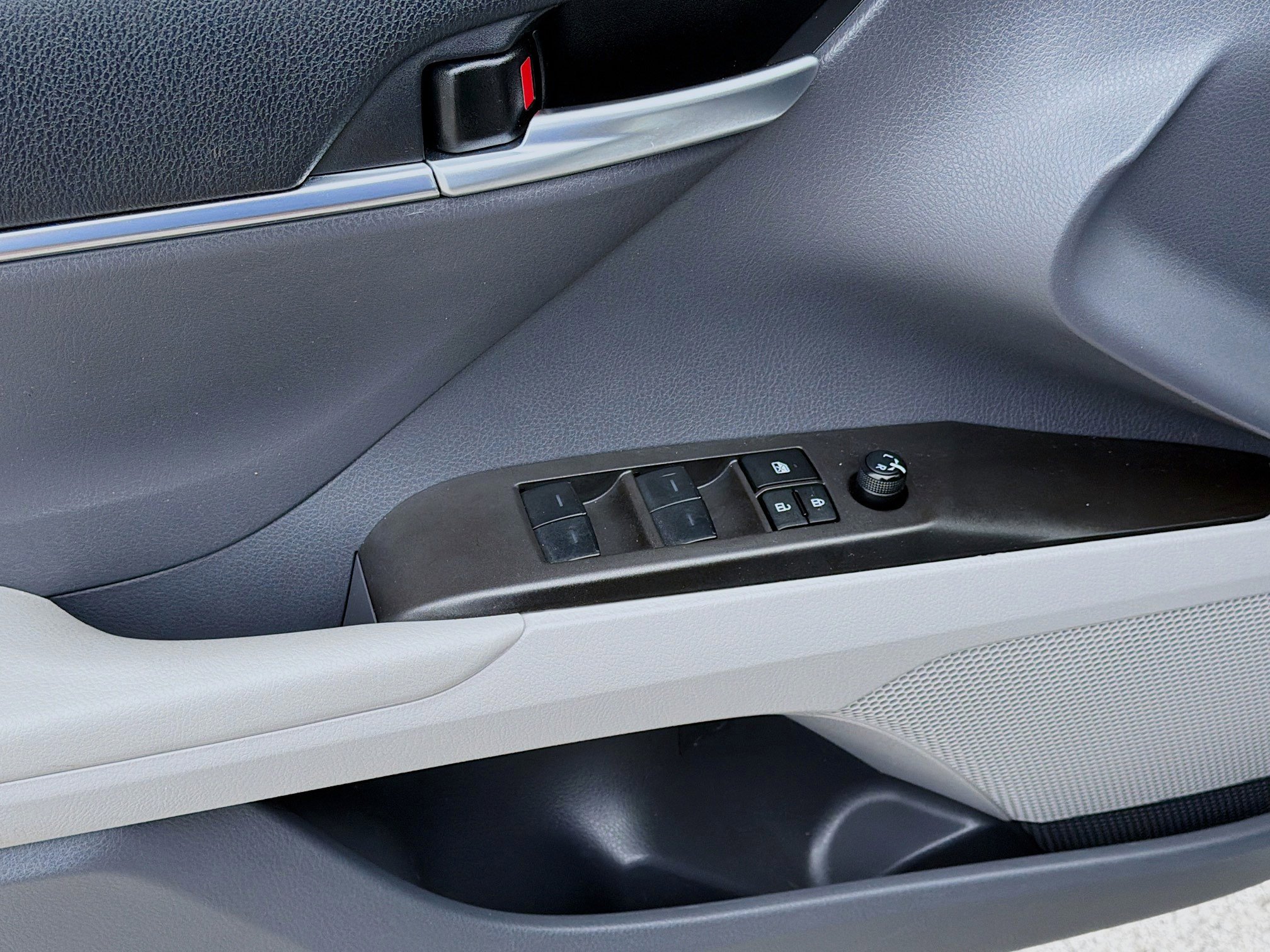 Used 2024 Toyota Camry LE FWD image 16