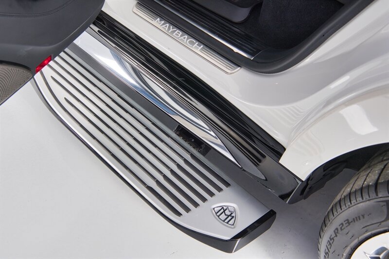 Used 2024 Mercedes-Benz Maybach GLS 600 4MATIC image 35