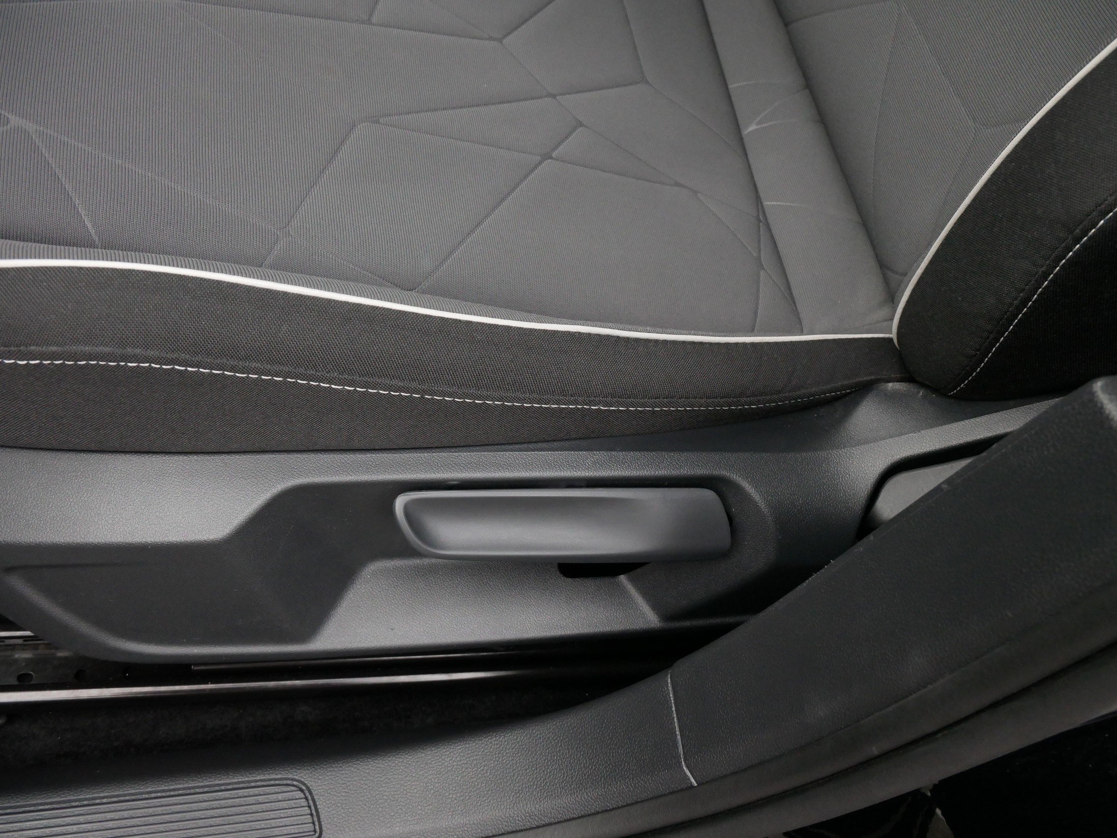 Certified 2025 Volkswagen Jetta Sport FWD image 20