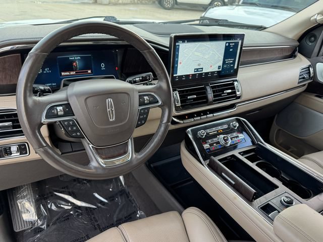 Used 2023 Lincoln Navigator L Reserve AWD/4WD image 3