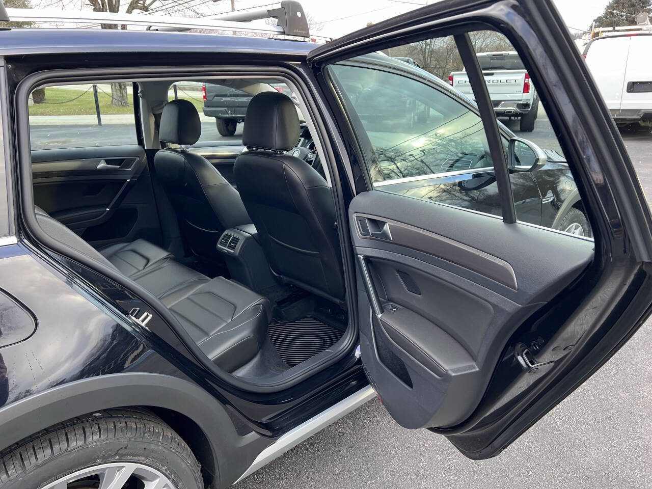 Used 2019 Volkswagen Golf Alltrack SEL image 16