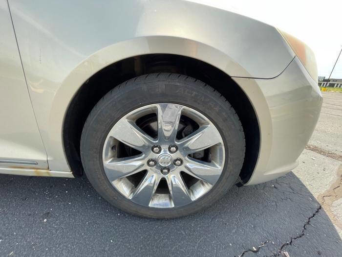 Used 2011 Buick LaCrosse CXL FWD image 18