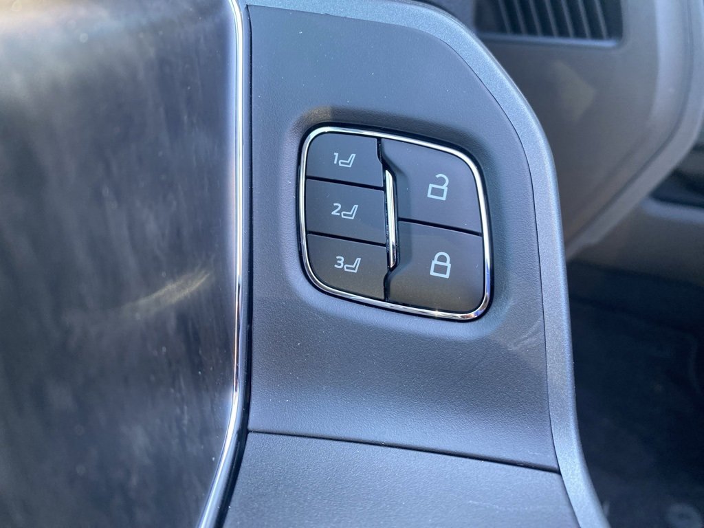 New 2026 Ford F250 Lariat w/ Black Appearance Package image 14