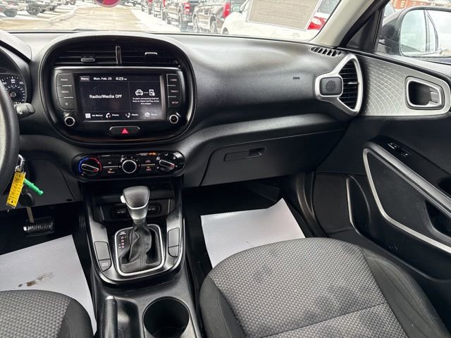 Used 2022 Kia Soul LX image 11