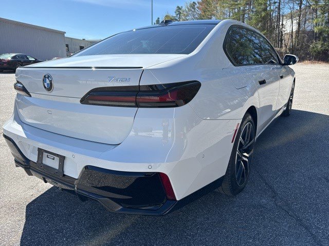 Certified 2023 BMW 740i image 3