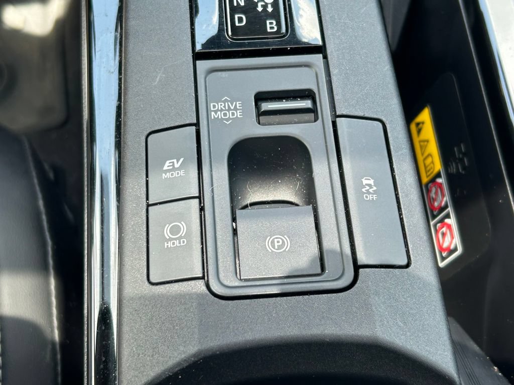 Used 2024 Toyota Prius XLE FWD image 27