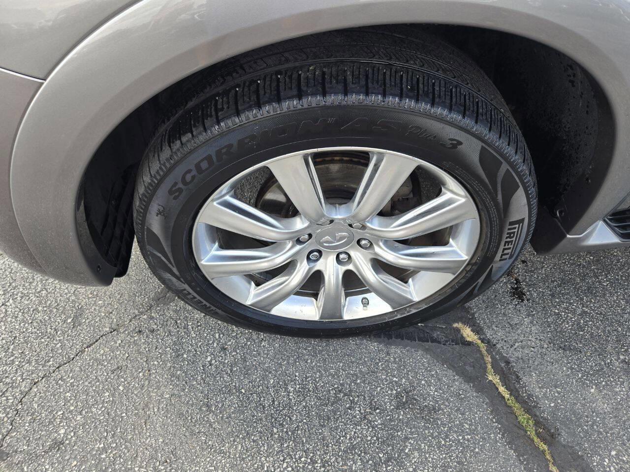 Used 2014 INFINITI QX80 4WD w/ Deluxe Touring Package image 39