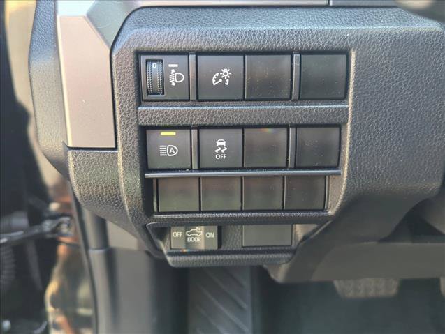 Certified 2025 Toyota Tacoma TRD Off-Road AWD/4WD image 11