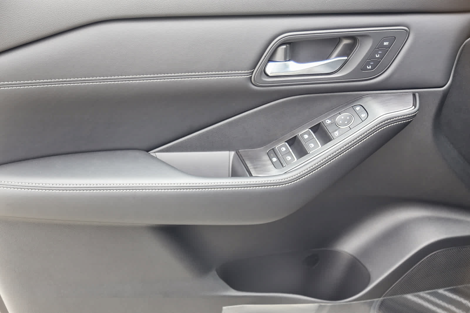 New 2025 Nissan Rogue SL w/ SL Premium Package FWD image 20