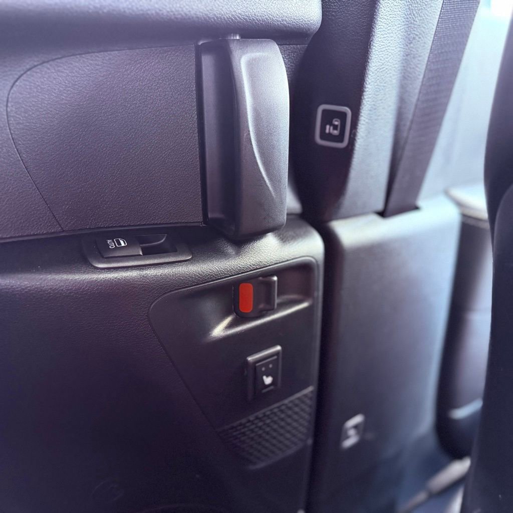 Used 2025 Chrysler Pacifica Limited image 31
