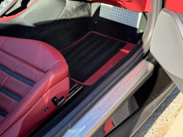 Used 2019 Ferrari Portofino RWD image 22