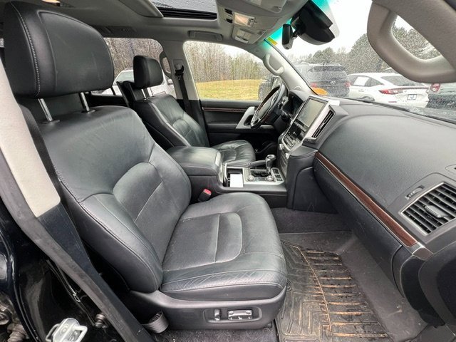 Used 2016 Toyota Land Cruiser image 11